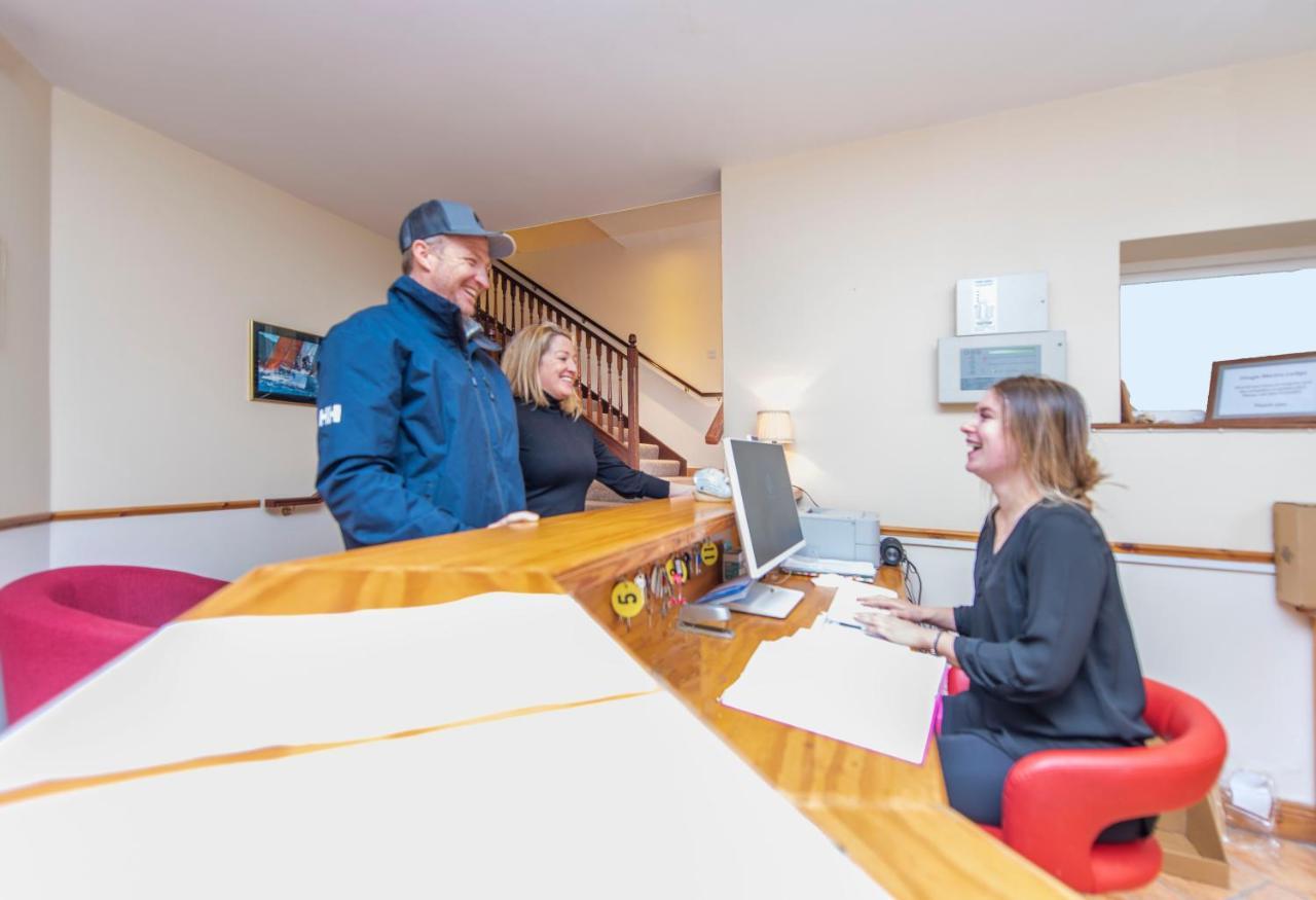 Dingle Marina Lodge Экстерьер фото
