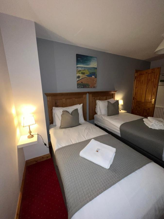 Dingle Marina Lodge Экстерьер фото