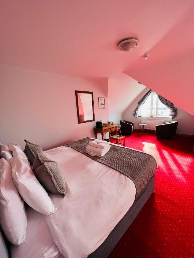 Dingle Marina Lodge Экстерьер фото