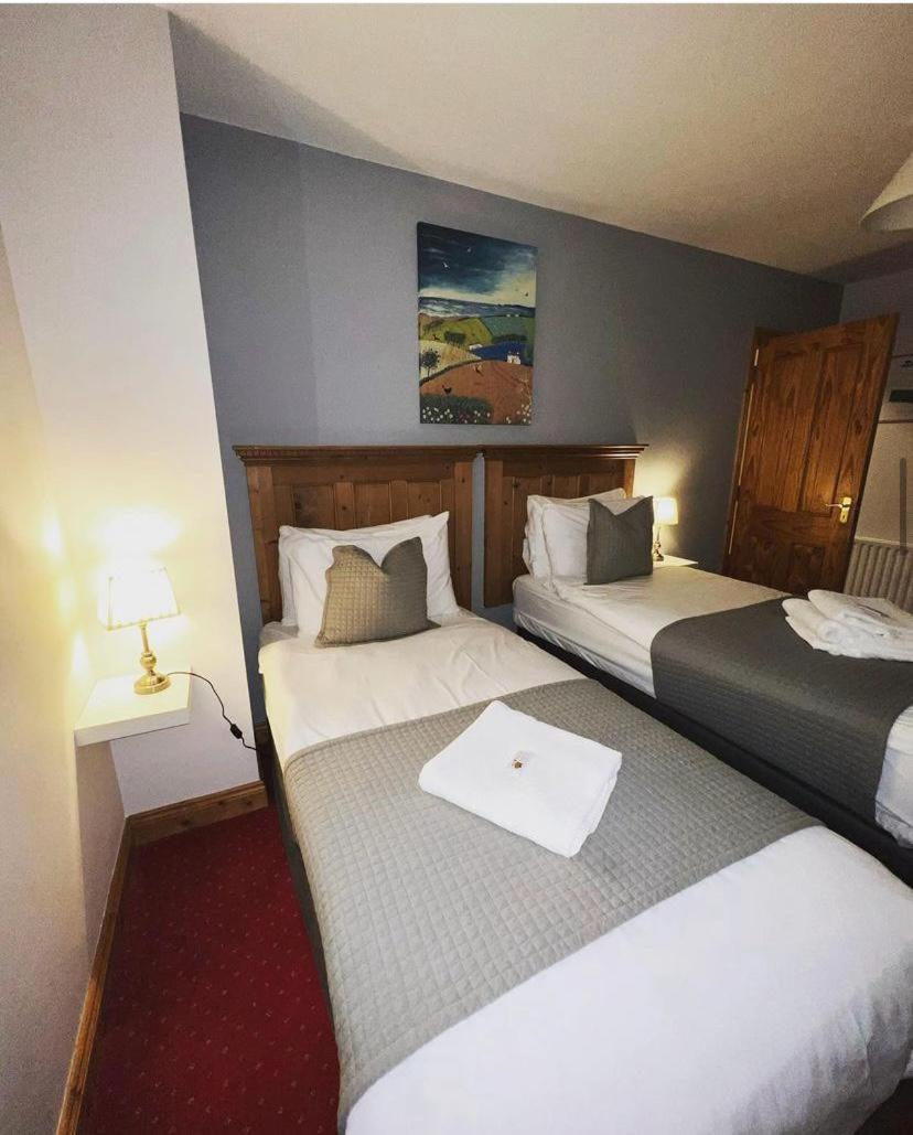 Dingle Marina Lodge Экстерьер фото